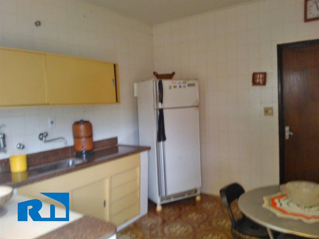 Casa à venda com 5 quartos, 260m² - Foto 4