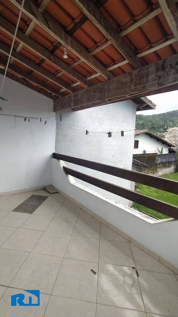 Casa à venda com 5 quartos, 200m² - Foto 7