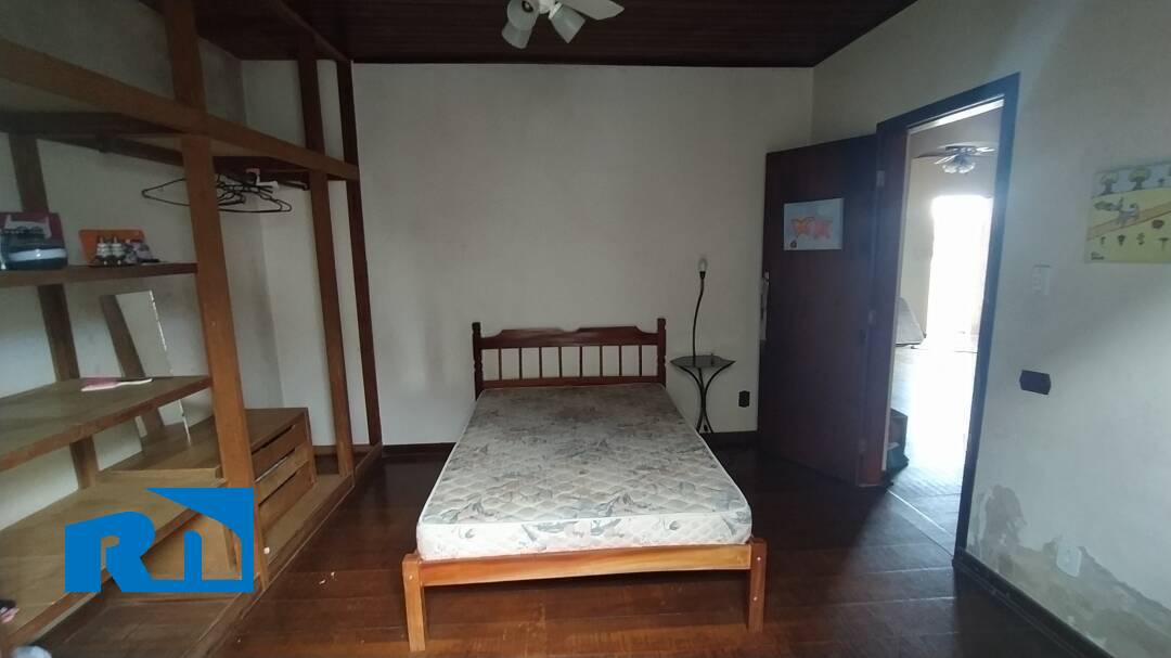 Casa à venda com 5 quartos, 200m² - Foto 2