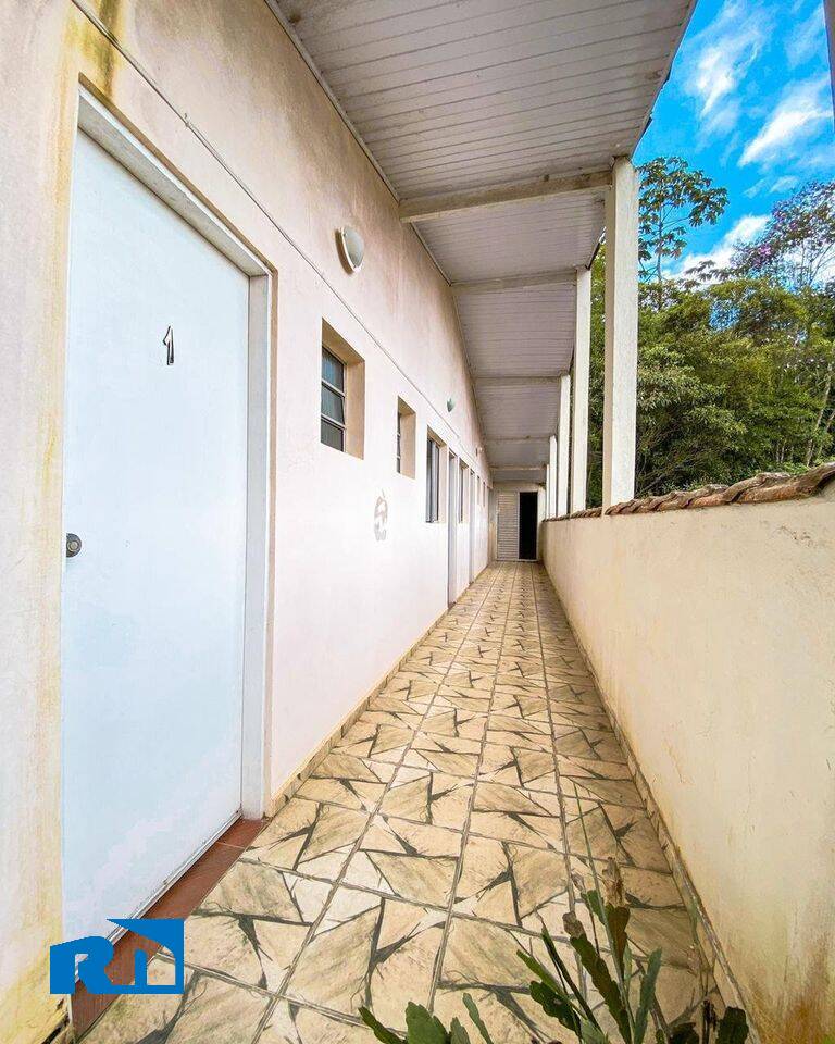 Casa à venda com 6 quartos, 315m² - Foto 11