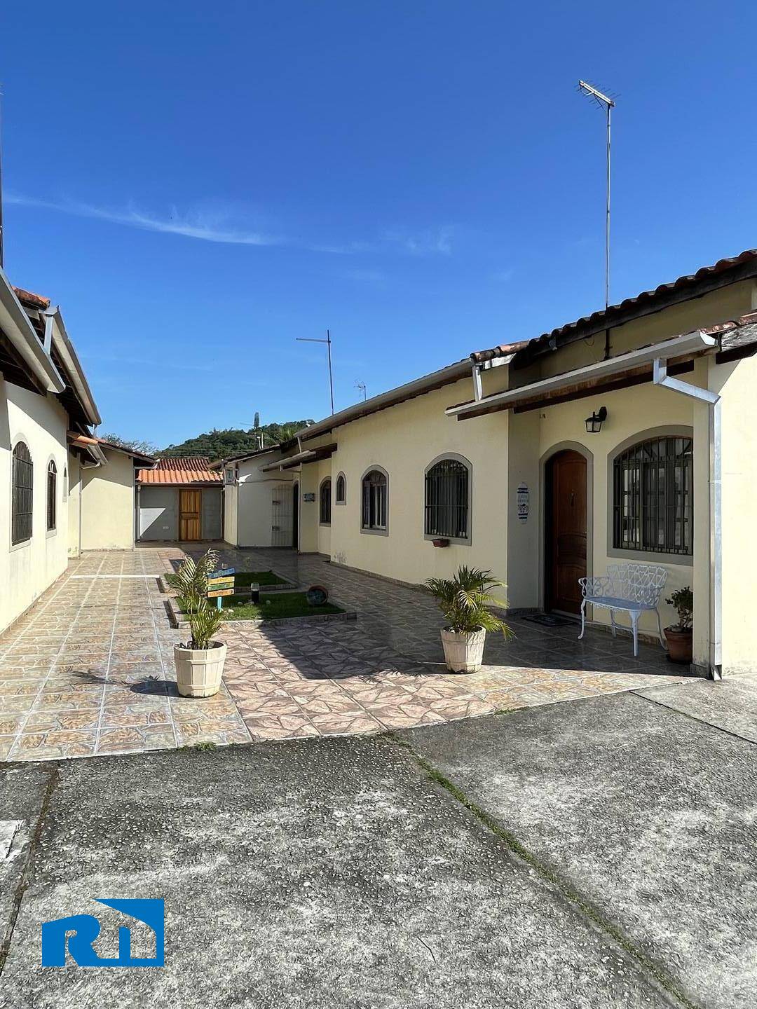 Casa à venda com 2 quartos, 60m² - Foto 1