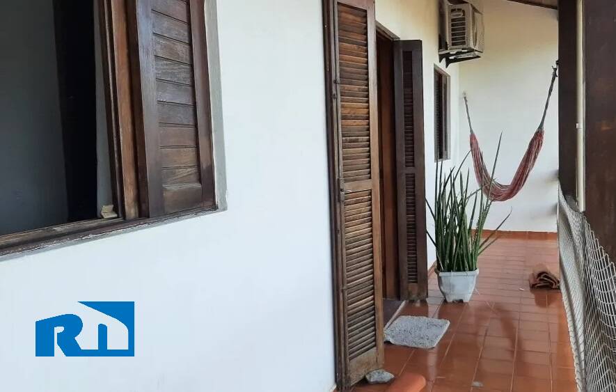 Casa à venda com 2 quartos, 100m² - Foto 1