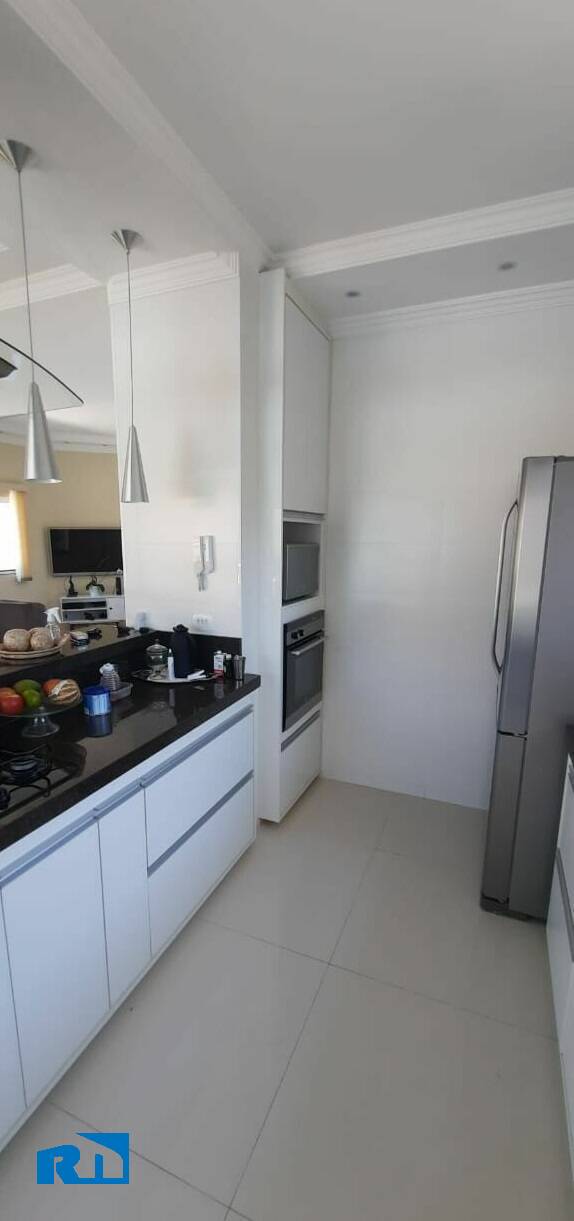 Casa à venda com 4 quartos, 300m² - Foto 8