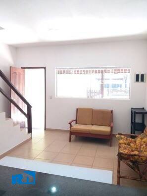 Casa à venda com 3 quartos, 240m² - Foto 2