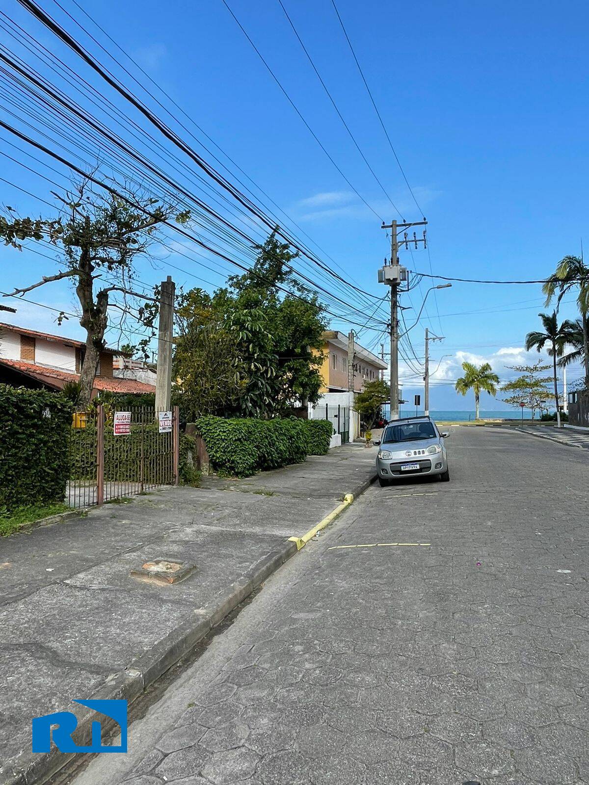 Casa à venda com 4 quartos, 360m² - Foto 1