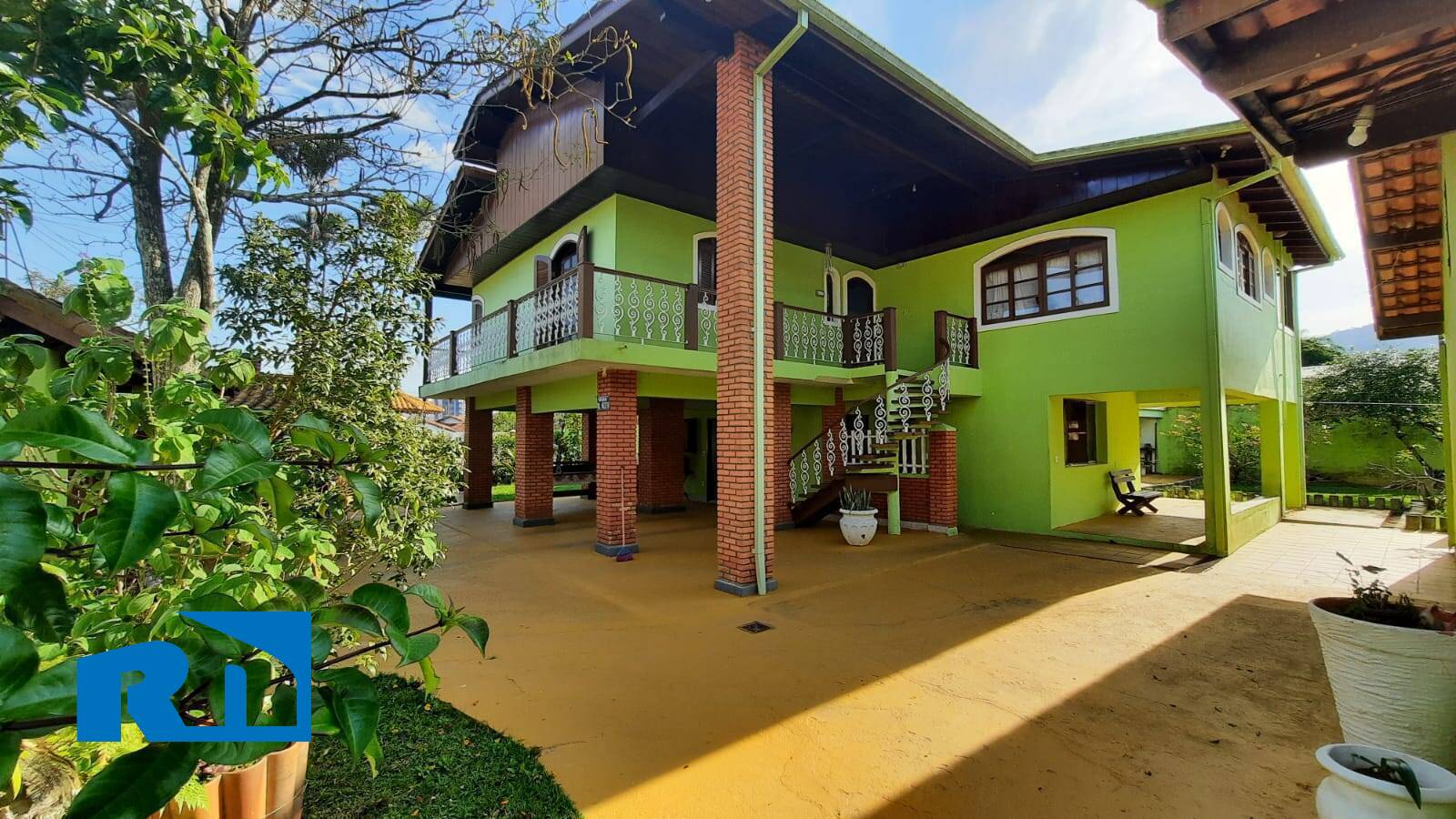 Casa à venda com 8 quartos, 650m² - Foto 2