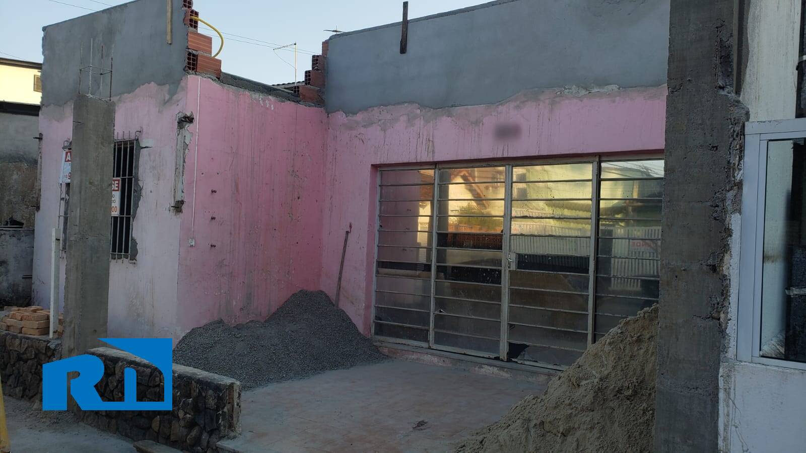 Casa à venda e aluguel com 3 quartos, 100m² - Foto 1