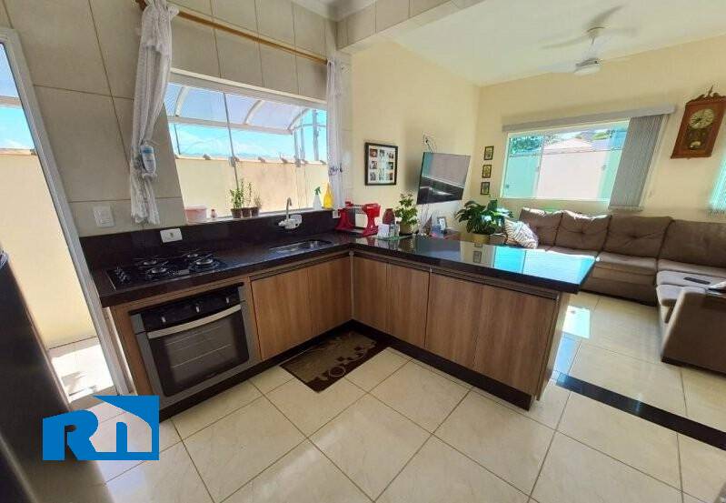 Casa à venda com 5 quartos, 130m² - Foto 4