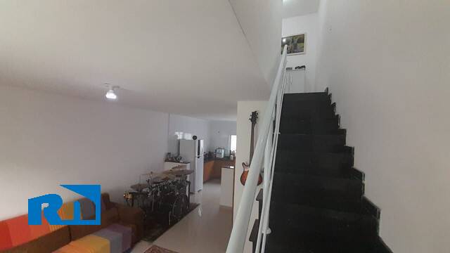 Casa à venda com 2 quartos, 100m² - Foto 2