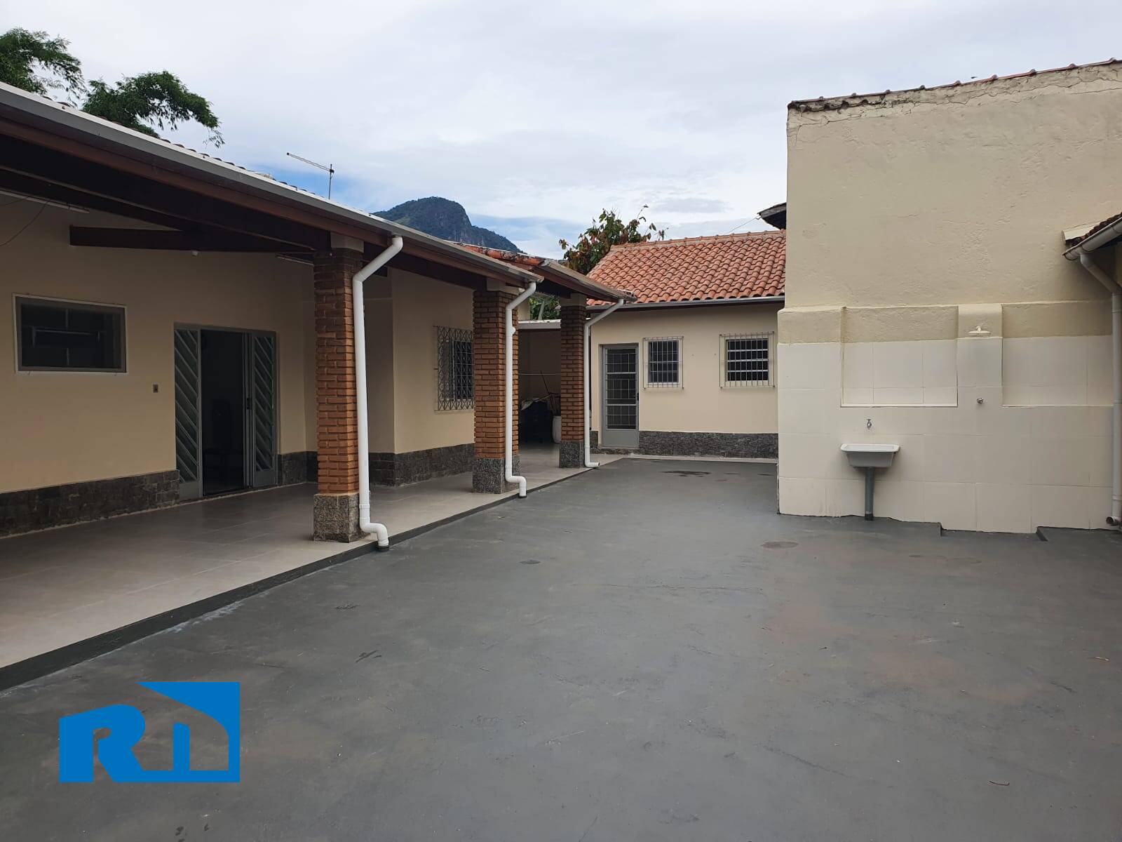 Casa à venda com 6 quartos, 200m² - Foto 15