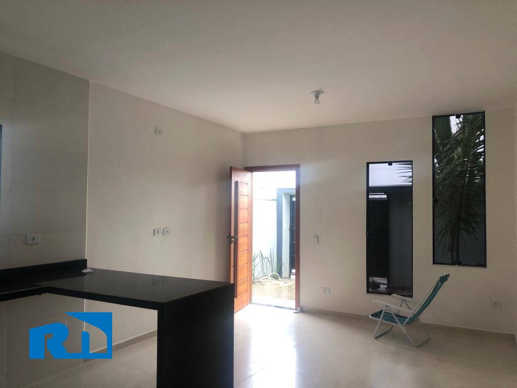 Casa à venda com 2 quartos, 60m² - Foto 12