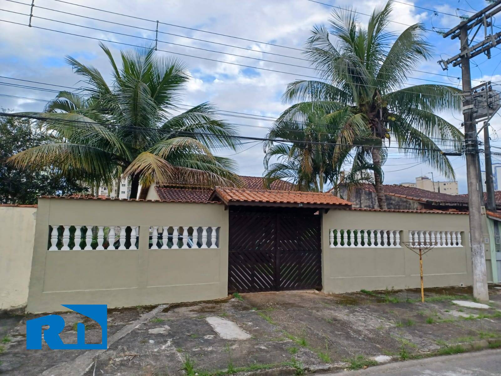 Casa à venda com 3 quartos, 200m² - Foto 1