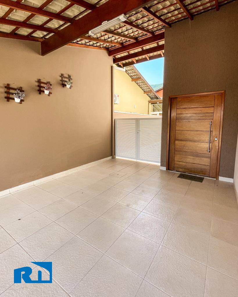 Casa à venda com 4 quartos, 220m² - Foto 4