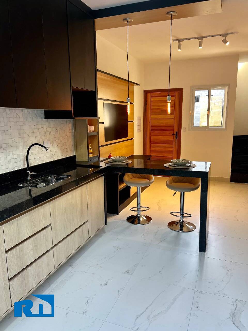 Casa à venda com 2 quartos, 84m² - Foto 1