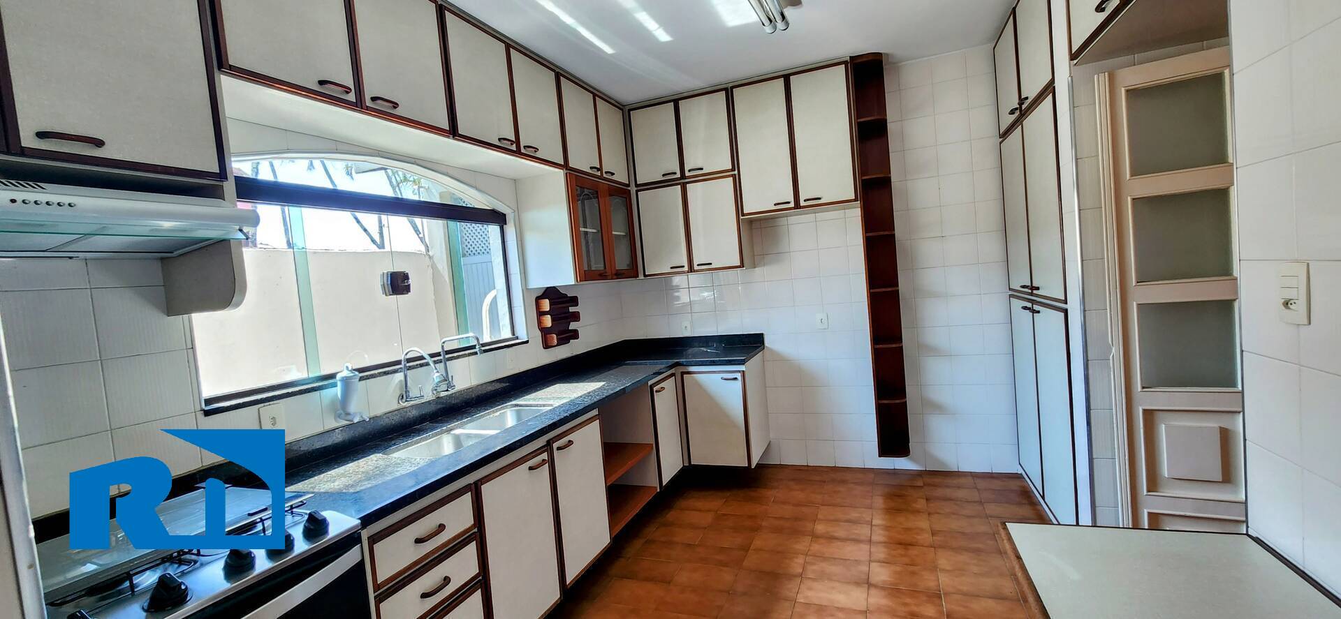 Casa à venda com 4 quartos, 250m² - Foto 9