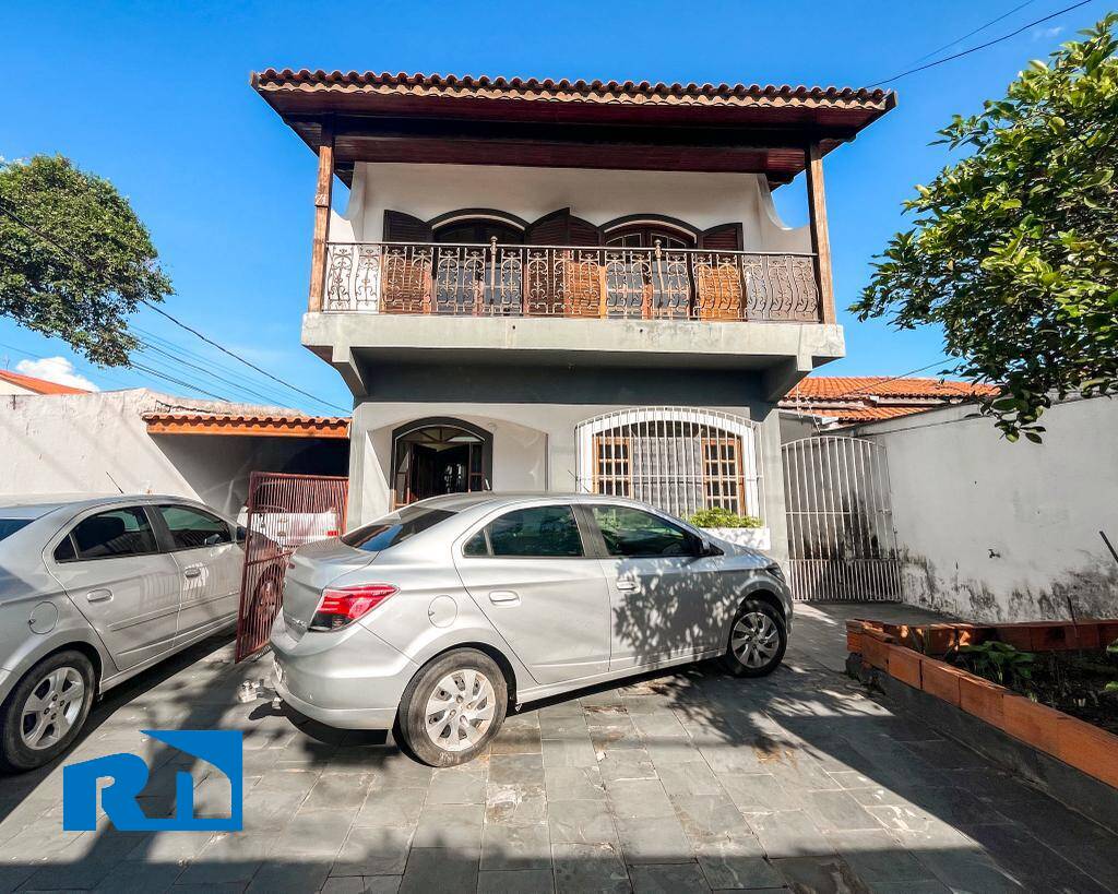 Casa à venda com 4 quartos, 267m² - Foto 1