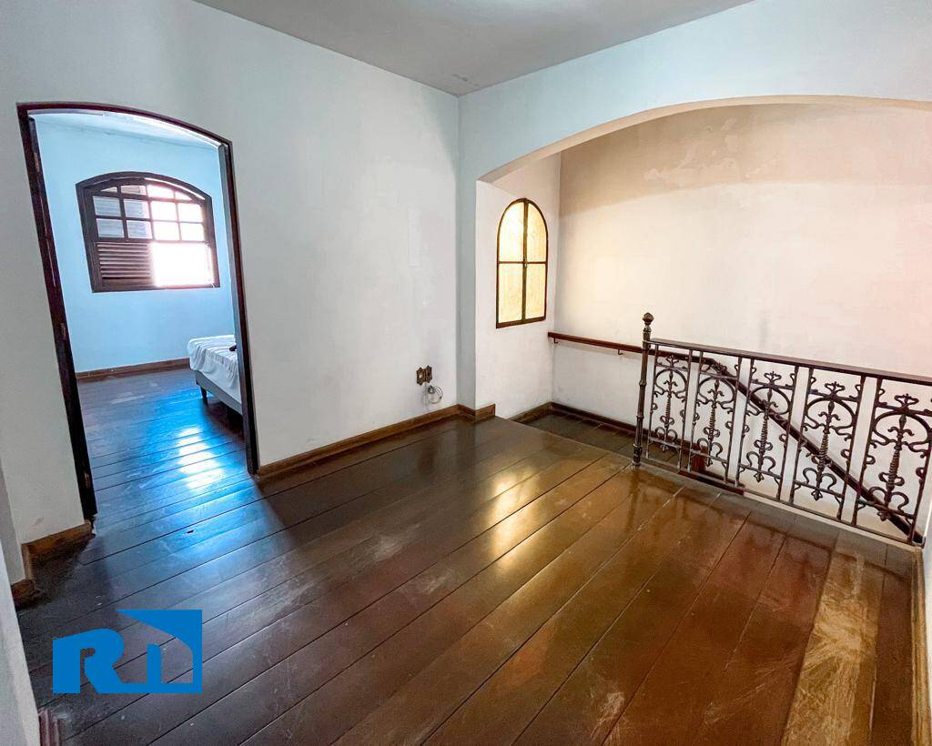 Casa à venda com 4 quartos, 267m² - Foto 13