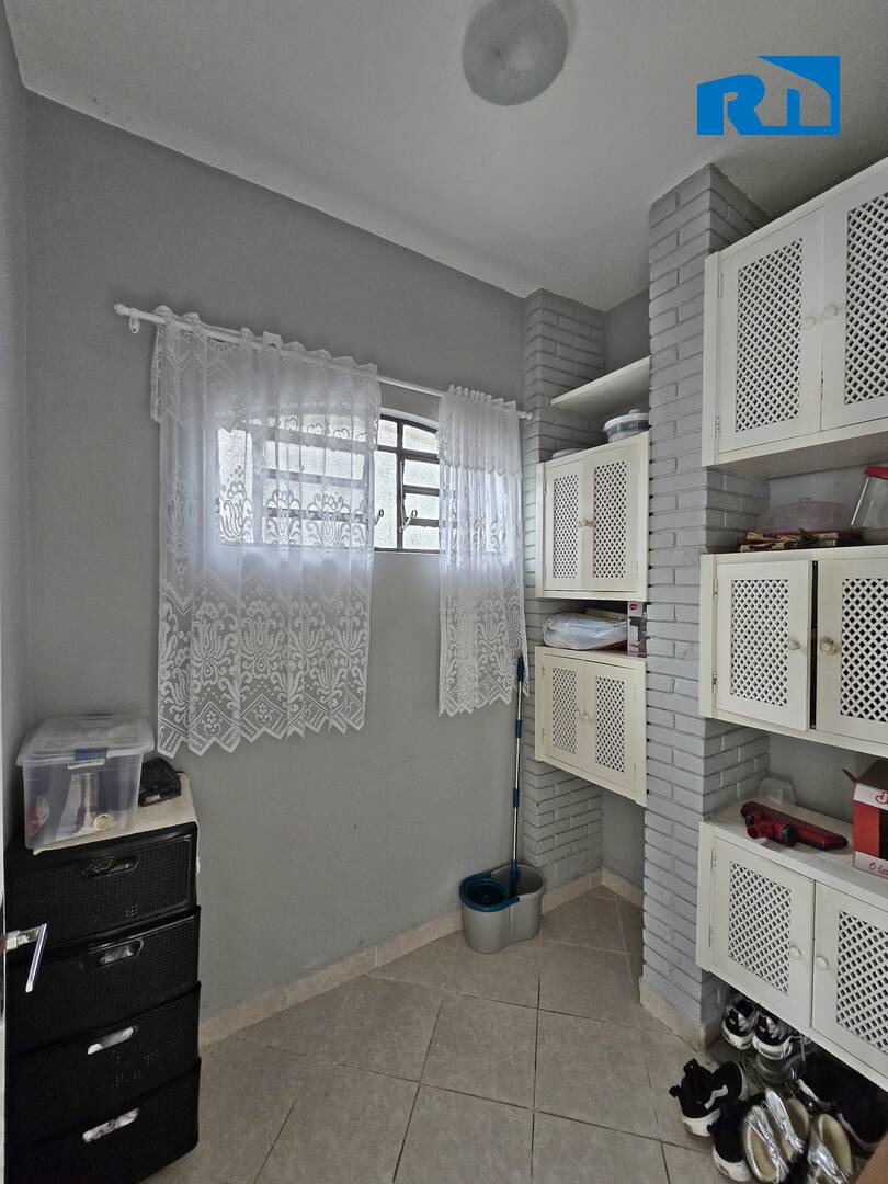 Casa à venda com 4 quartos, 336m² - Foto 13